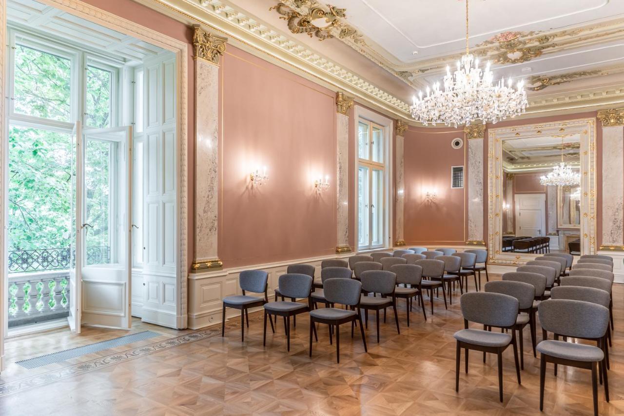 Altus Palace